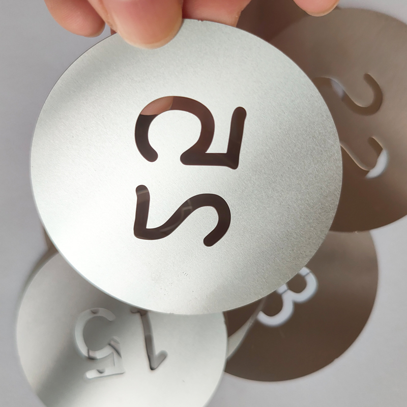 誕生日パーティー、バルミツバ、年齢記念日用数字ゴボス、60m - Snoot Flash Modifier のレビューと価格